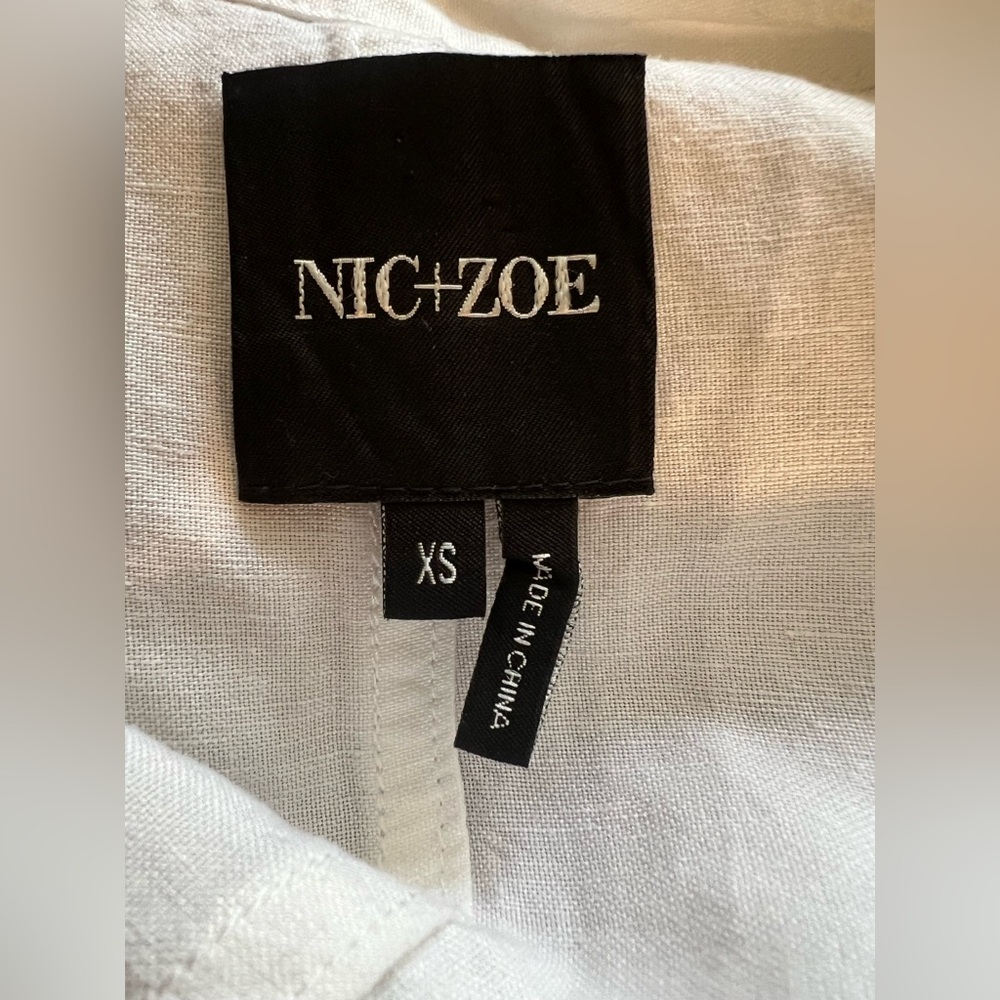 NIC+ZOE Classic White Blazer with Zipper Details - Picture 2 of 9